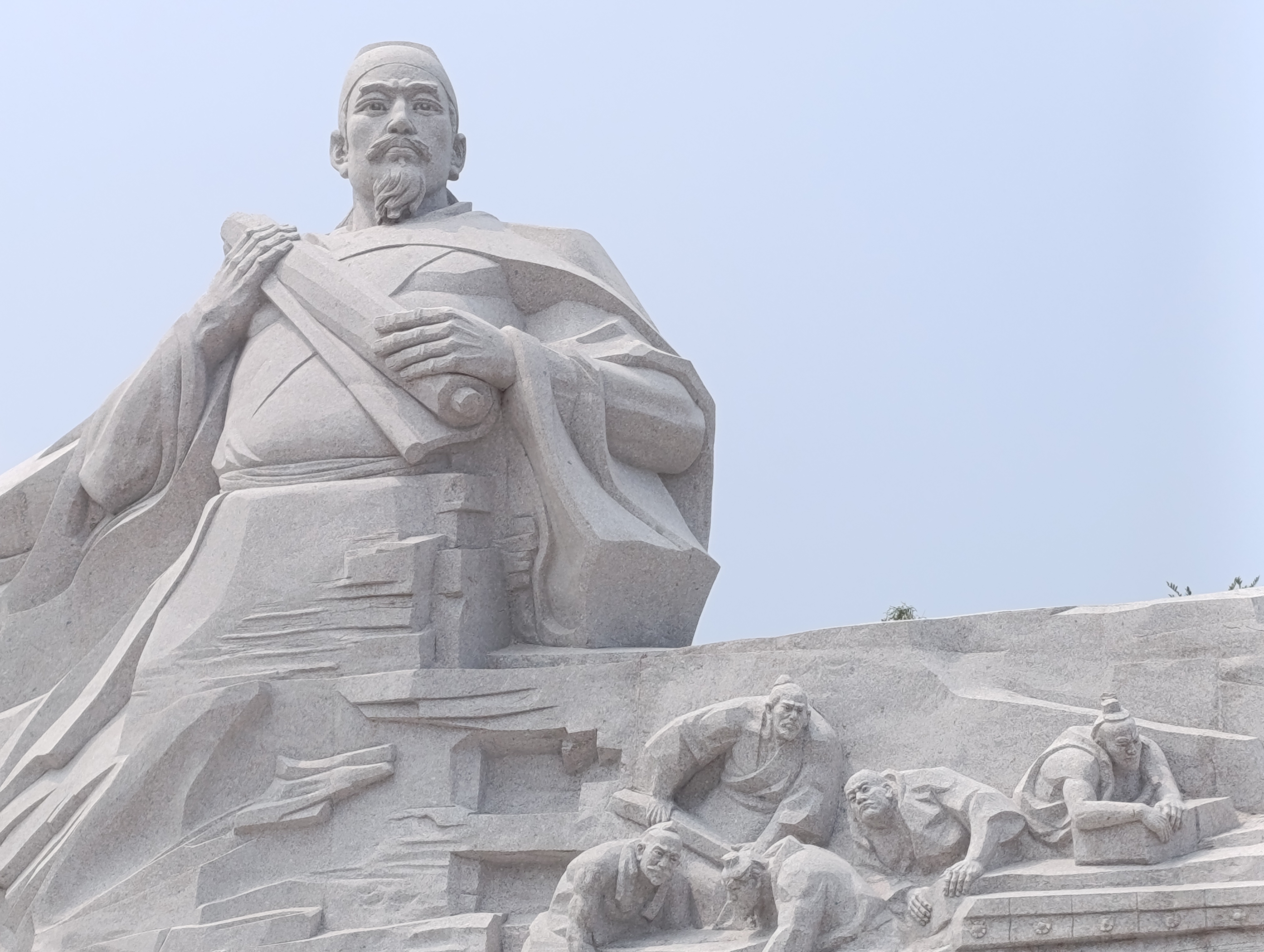 Monument devoted to workers and architects.